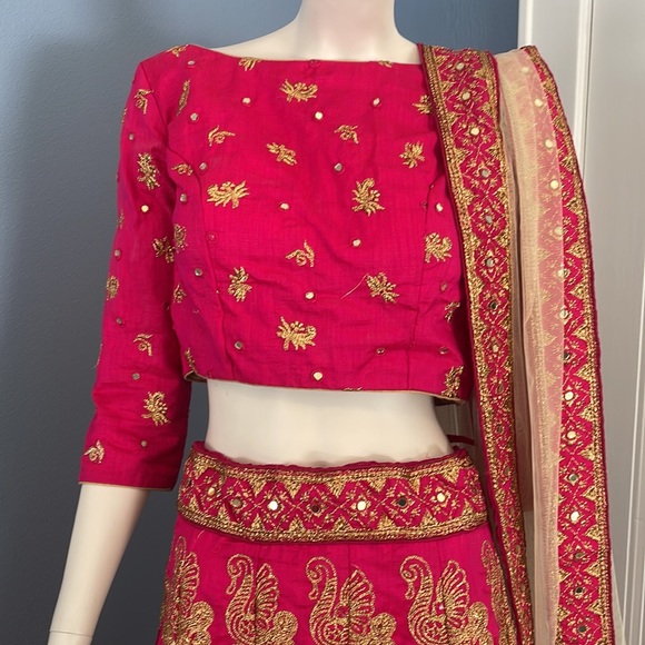 Pink Embroidered Bridal Lehenga Size Small - Picture 5 of 16